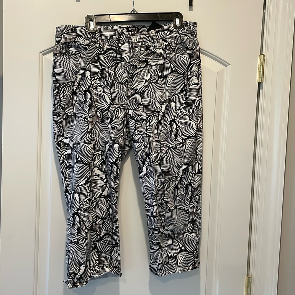 NYDJ Curves 5 pocket capris in black and white jungle print. Stretchy.